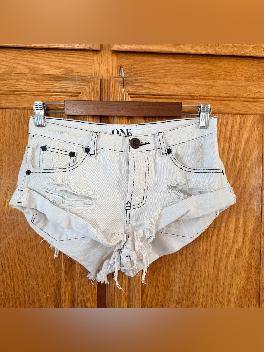 One Teaspoon white distressed denim cutoff shorts size 24